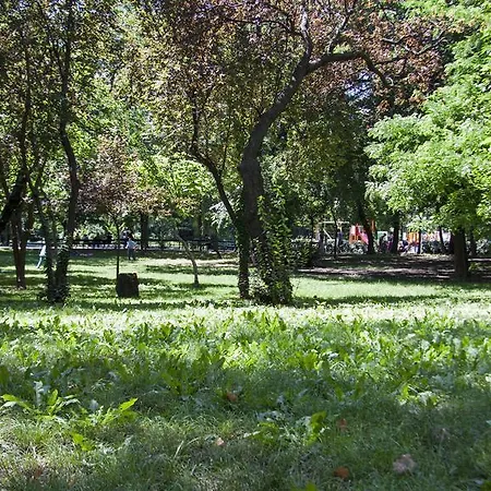 Апартаменти House In The Park *